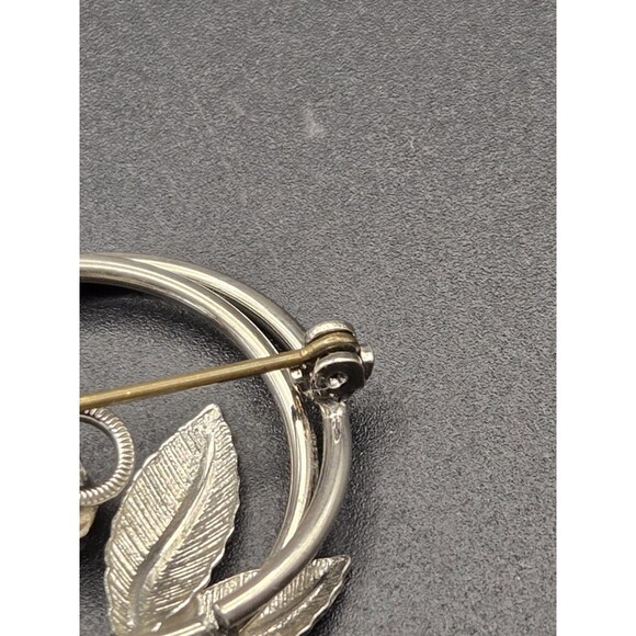 Round Silver Tone Brooch With Silver Leaf and Pearl - Picture 7 of 8